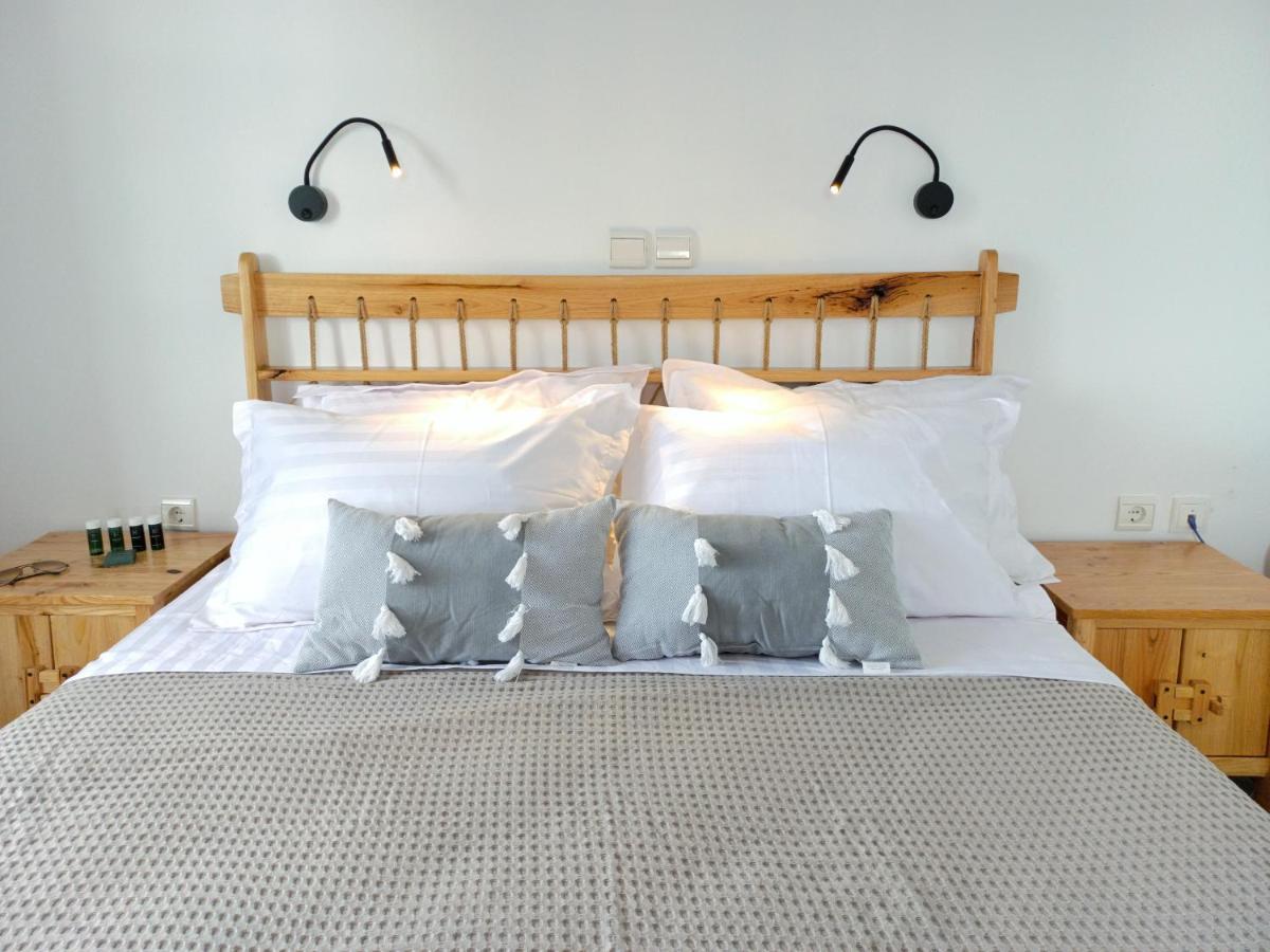 Sea Lilies Suites Plaka  Bagian luar foto
