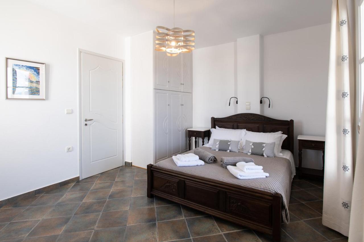 Sea Lilies Suites Plaka  Bagian luar foto