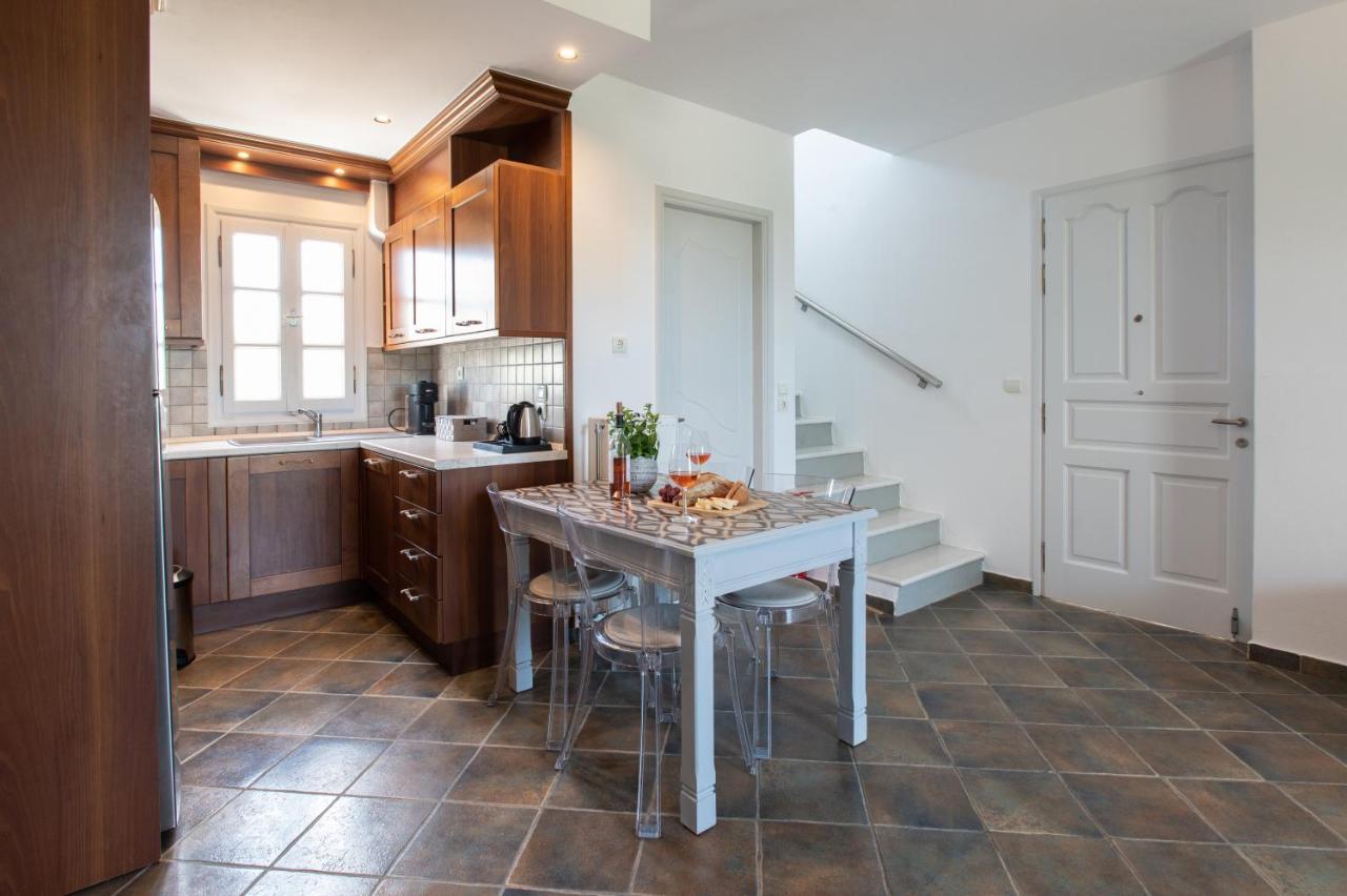 Sea Lilies Suites Plaka  Bagian luar foto