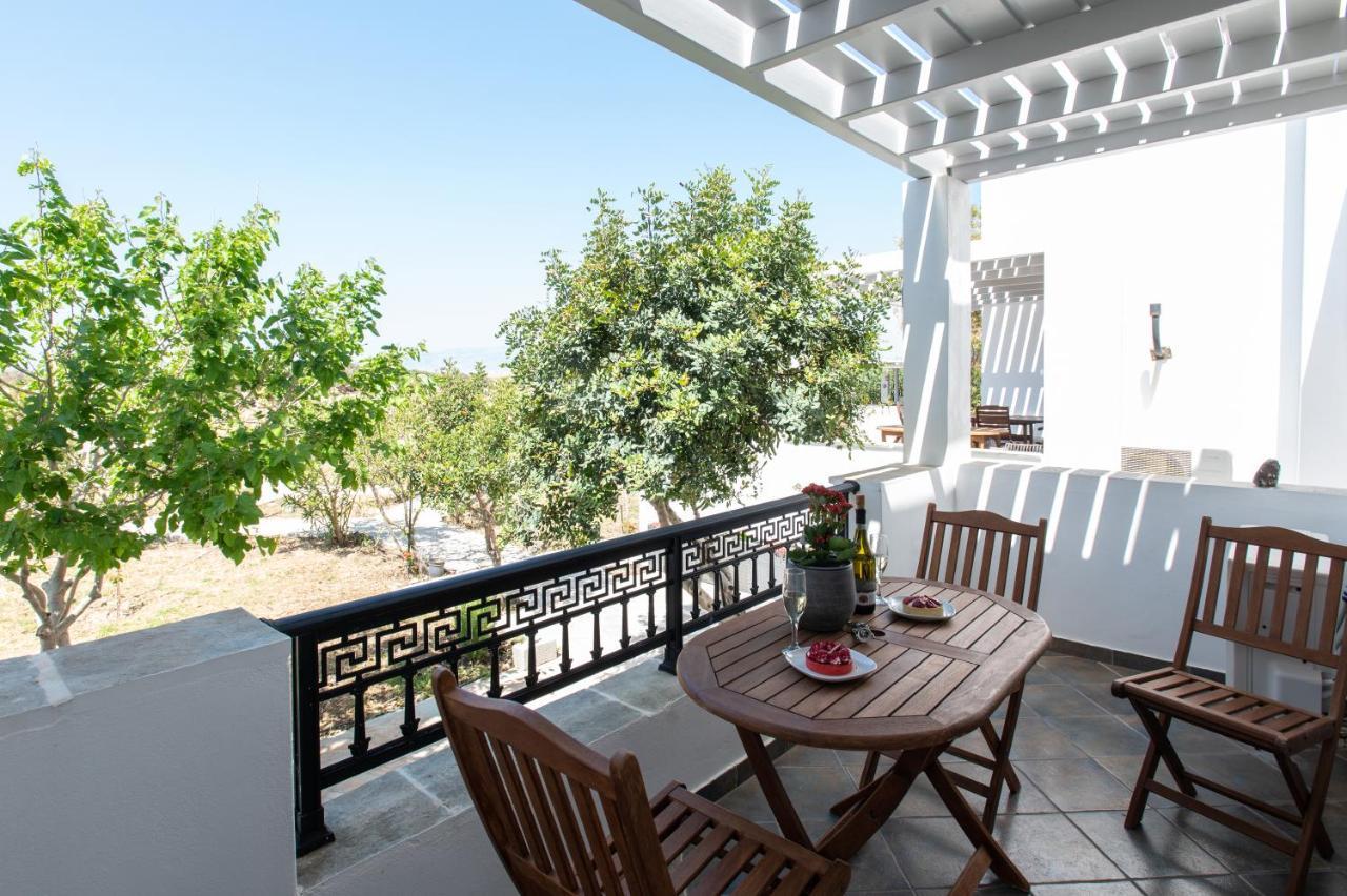 Sea Lilies Suites Plaka  Bagian luar foto