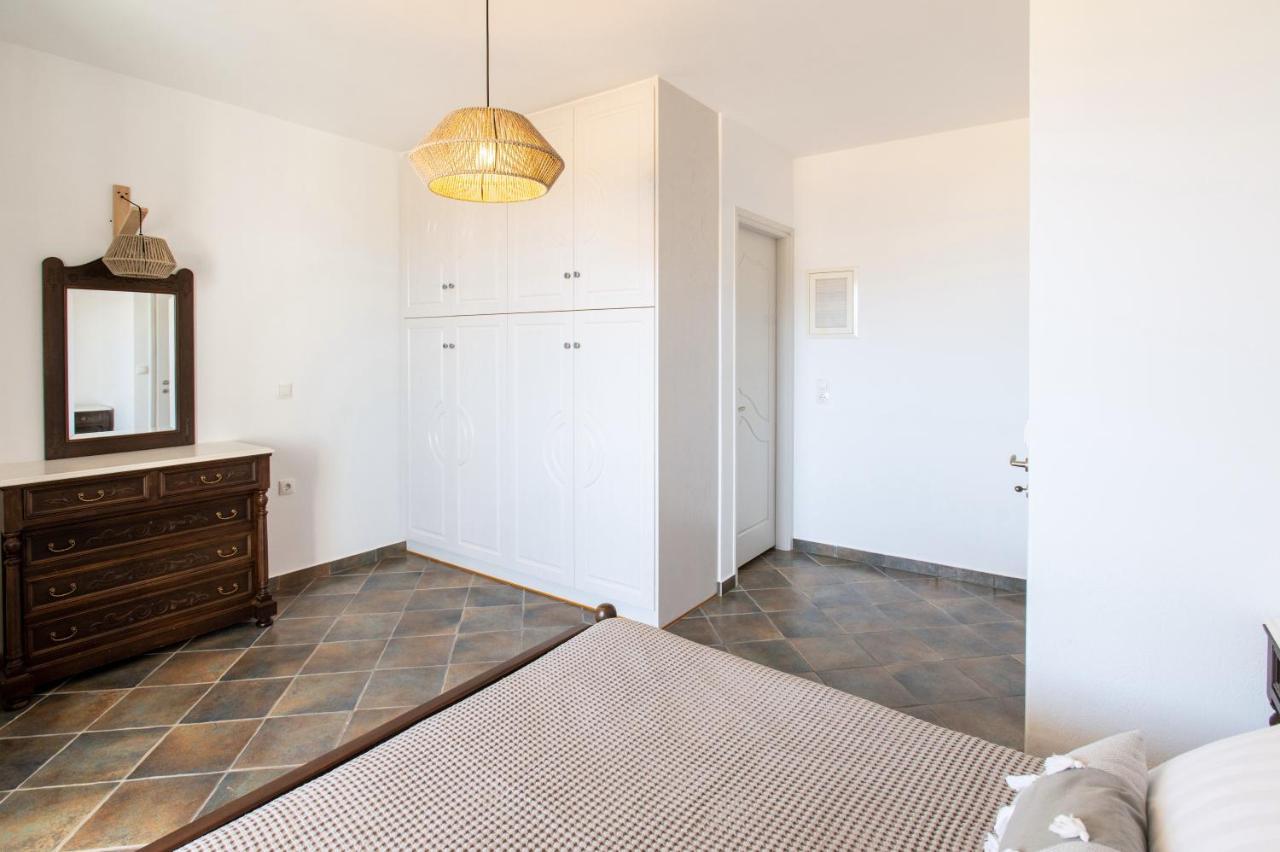 Sea Lilies Suites Plaka  Bagian luar foto
