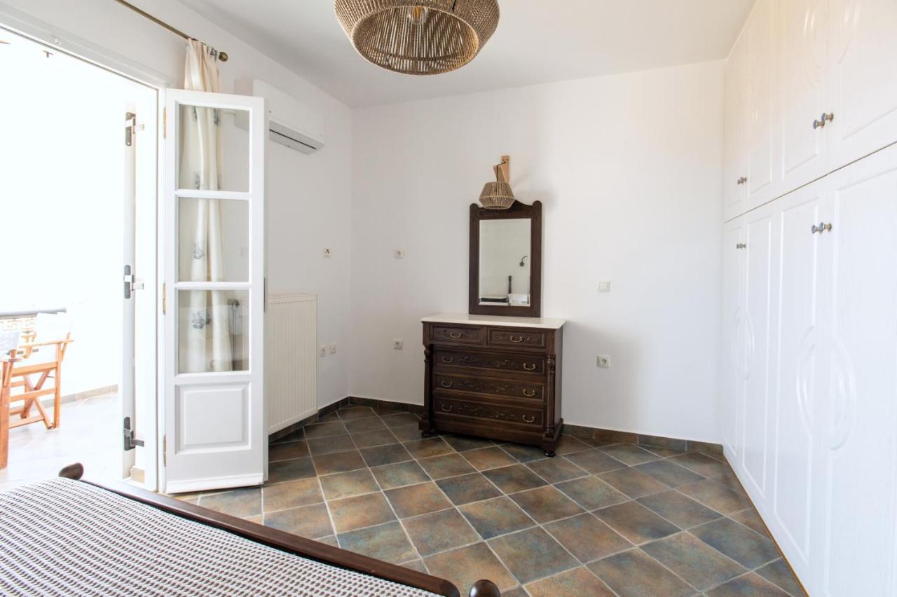Sea Lilies Suites Plaka  Bagian luar foto