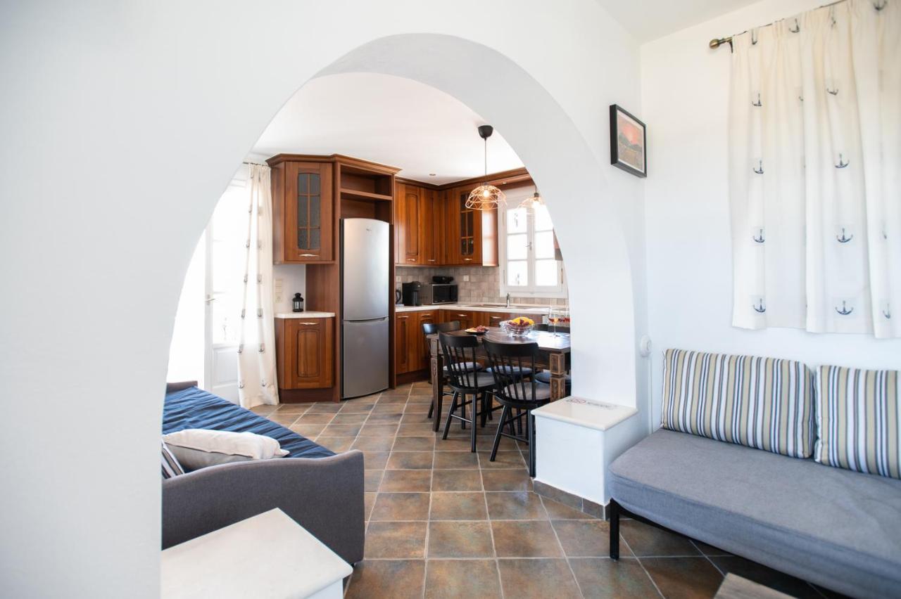 Sea Lilies Suites Plaka  Bagian luar foto