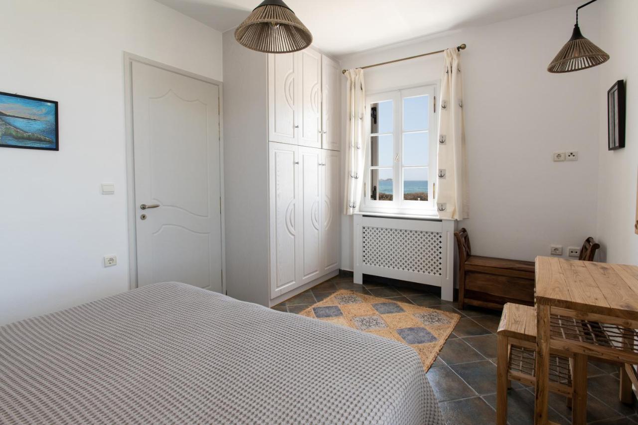 Sea Lilies Suites Plaka  Bagian luar foto