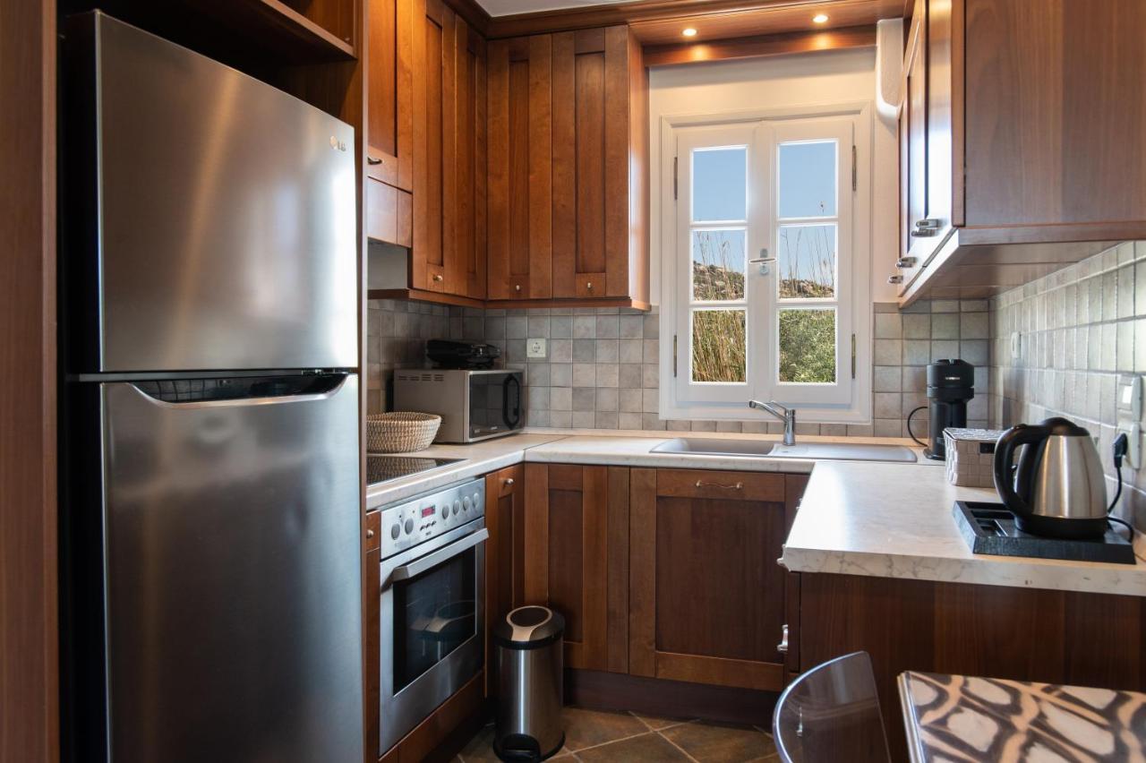 Sea Lilies Suites Plaka  Bagian luar foto
