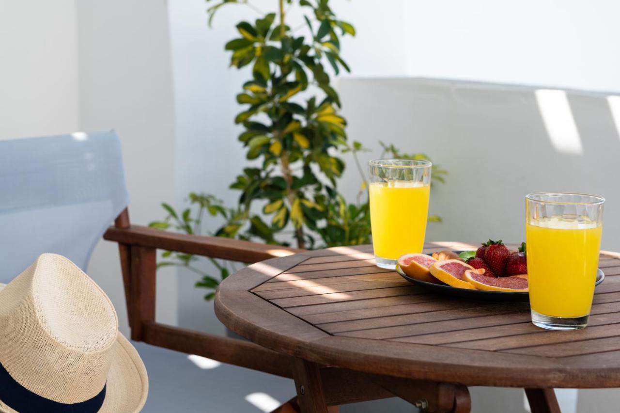 Sea Lilies Suites Plaka  Bagian luar foto