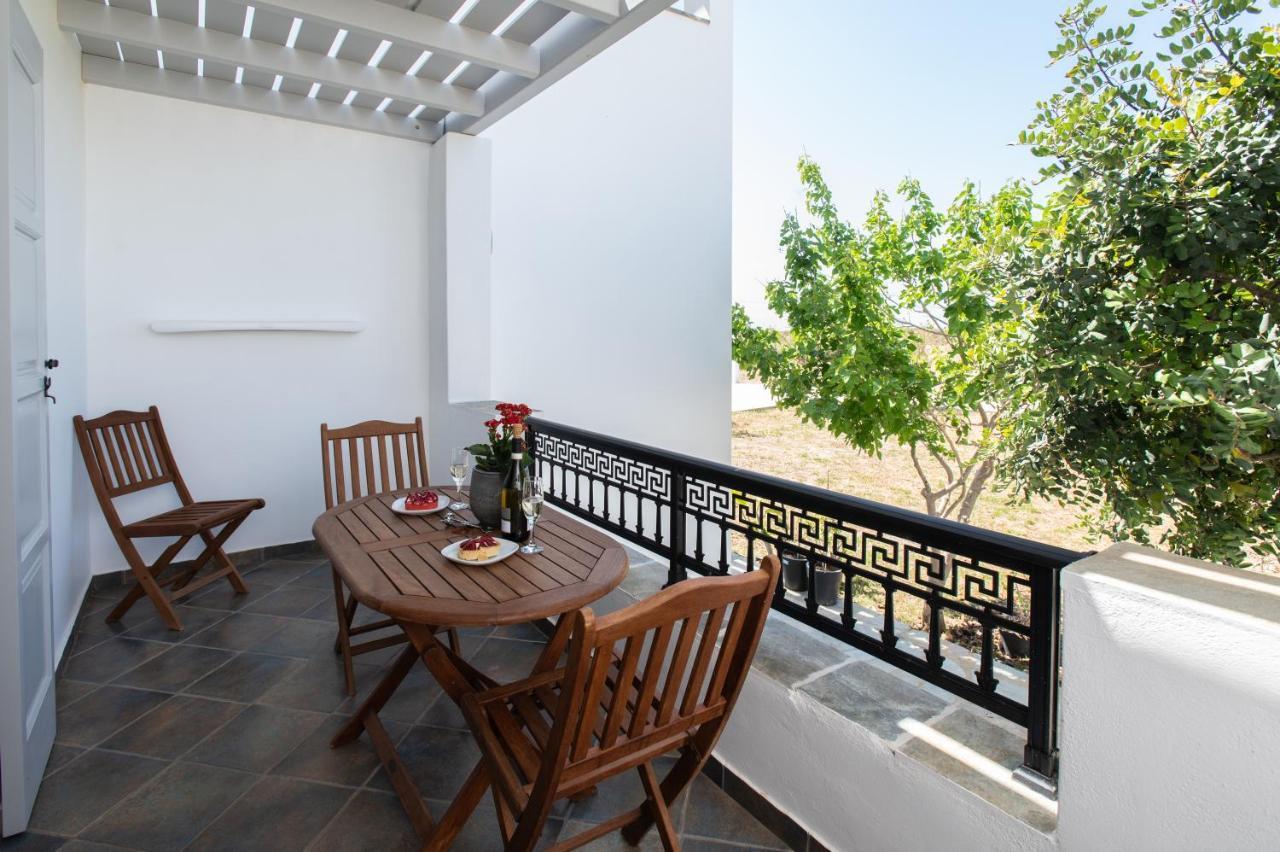 Sea Lilies Suites Plaka  Bagian luar foto