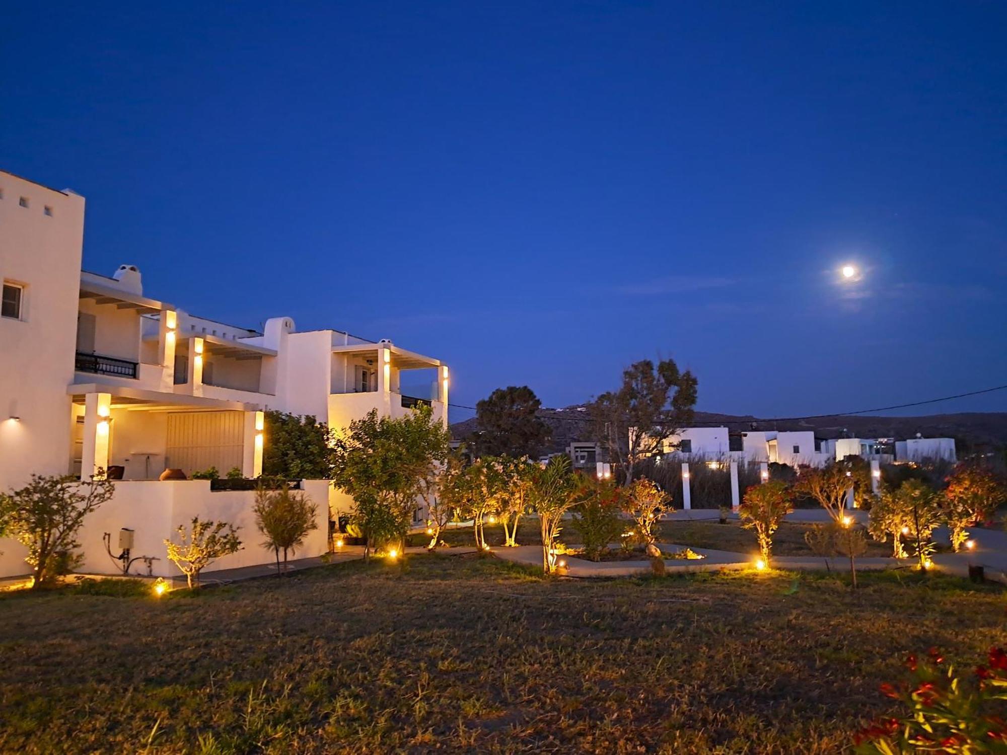 Sea Lilies Suites Plaka  Bagian luar foto