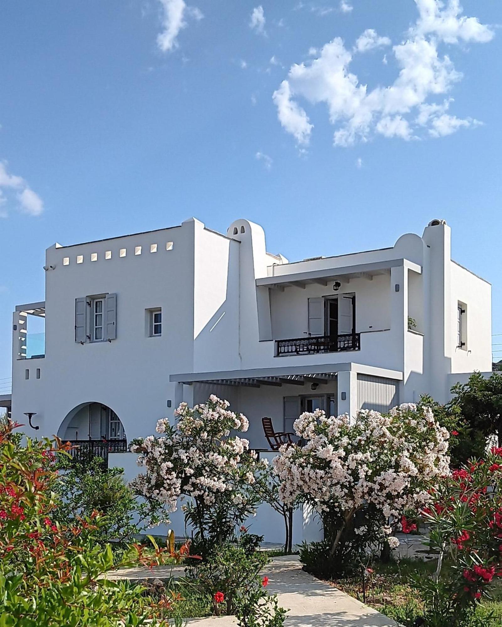 Sea Lilies Suites Plaka  Bagian luar foto
